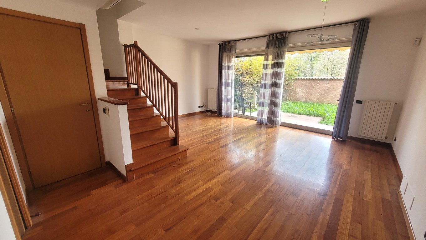 Villa affitto 4+4 Arese (MI)