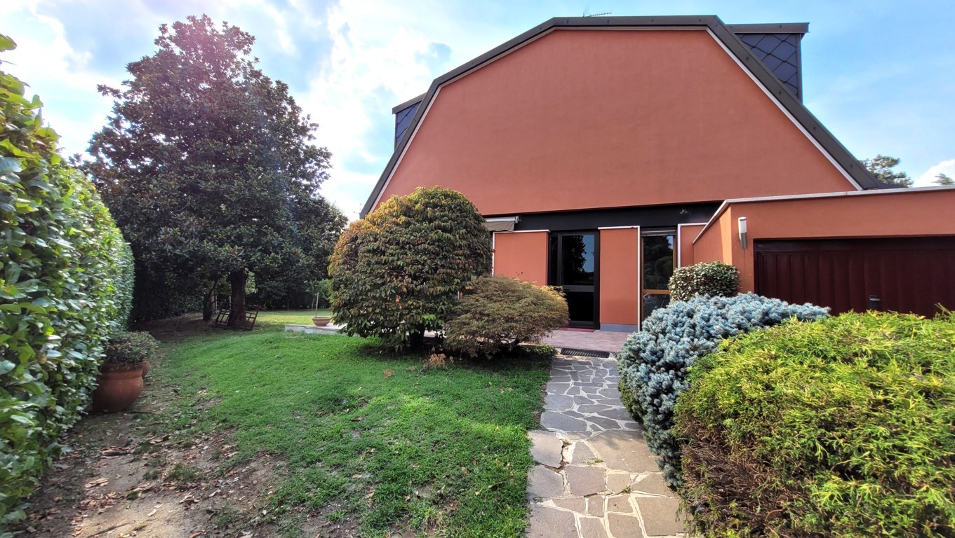 Villa affitto 4+4 Arese (MI)