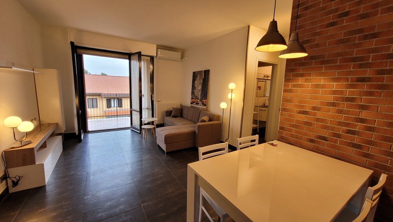Appartamento affitto 4+4 Garbagnate Milanese (MI)